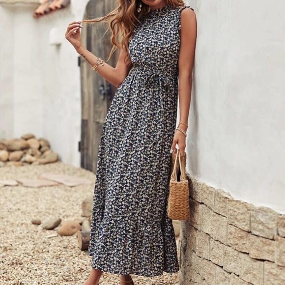 Floral Sleeveless Maxi Dress - Blue - Picture 7 of 10